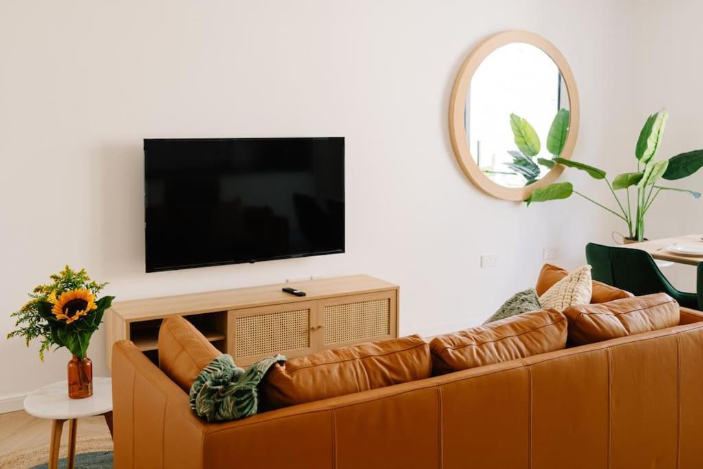 Apartment Mainstreet Designer 12 With Shared Rooftop Pool And Bbq *